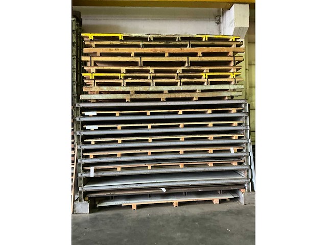 Profielstalen stelling met inhoud - afbeelding 2 van  7