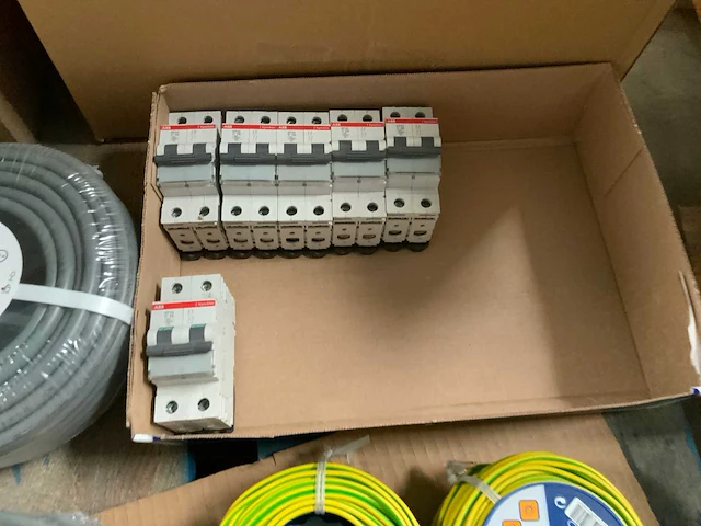 Profile, abb partij divers installatiemateriaal - afbeelding 6 van  9