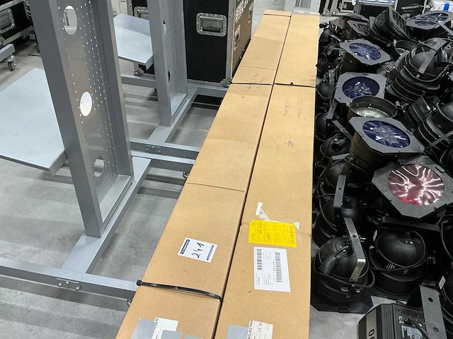 Projecta elektrisch inbouw projectiescherm - afbeelding 1 van  3