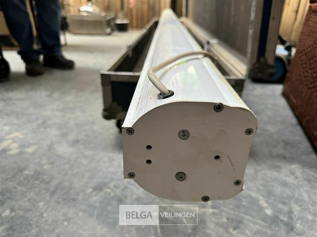 Projectiescherm afm l400 cm met afstandsbediening - afbeelding 2 van  3