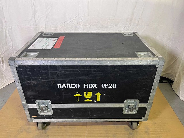Projector barco hdx-w20 flex - needs service - afbeelding 5 van  6