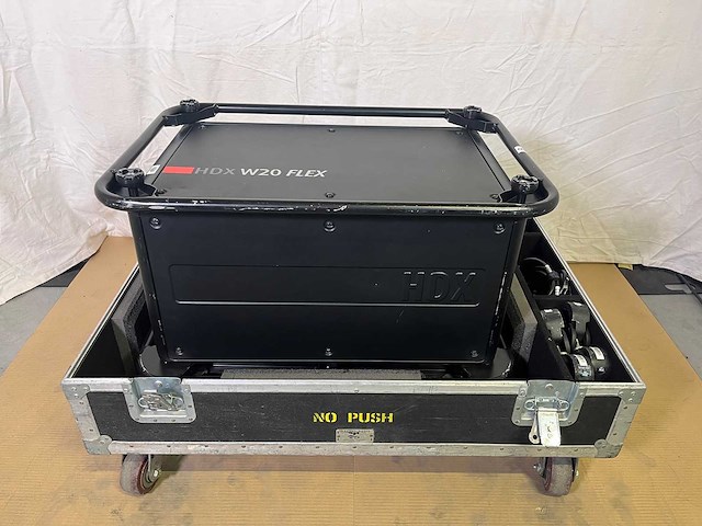 Projector barco hdx-w20 flex - needs service - afbeelding 1 van  7