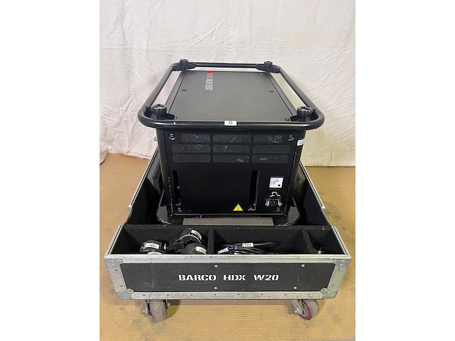 Projector barco hdx-w20 flex - needs service - afbeelding 4 van  7