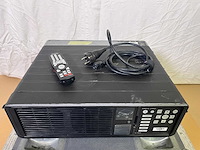 Projector panasonic pt-dz6710e - needs service - afbeelding 1 van  4