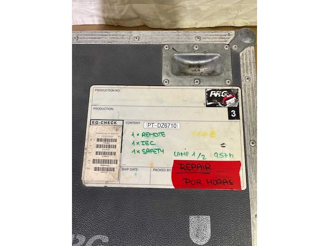 Projector panasonic pt-dz6710e - needs service - afbeelding 7 van  7