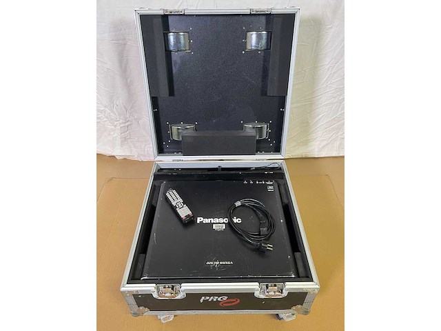 Projector panasonic pt-dz6710e - afbeelding 5 van  6