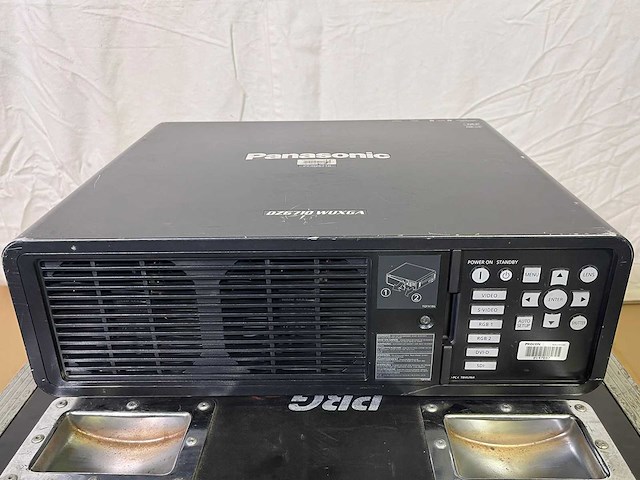 Projector panasonic pt-dz6710e - afbeelding 3 van  6