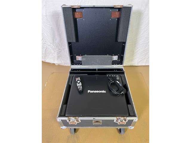 Projector panasonic pt-dz6710e - afbeelding 5 van  6