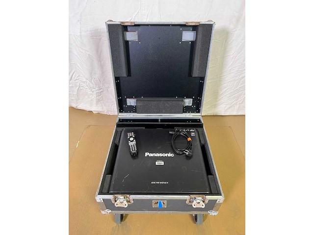 Projector panasonic pt-dz6710e - afbeelding 5 van  6