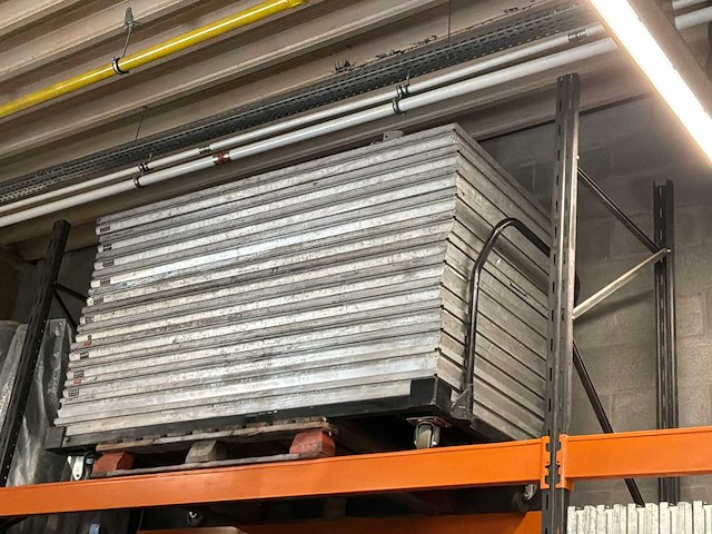 Prolyte stage - 2x1m podium - afbeelding 2 van  5