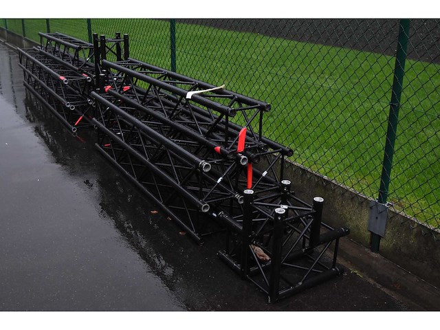 Prolyte/protruss - h30v black set of small damaged trusses - aluminium trusse - afbeelding 6 van  7