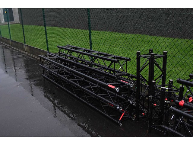 Prolyte/protruss - h30v black set of small damaged trusses - aluminium trusse - afbeelding 7 van  7