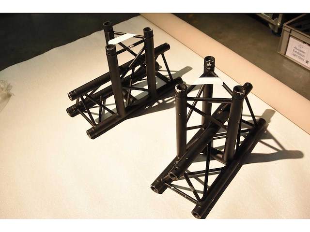 Prolyte/protruss - h/x30d c018 black - aluminium trusse (2x) - afbeelding 1 van  1