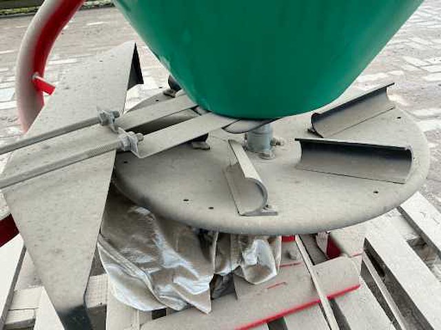 Pronar fd1-m05l kunstmeststrooier - afbeelding 1 van  1