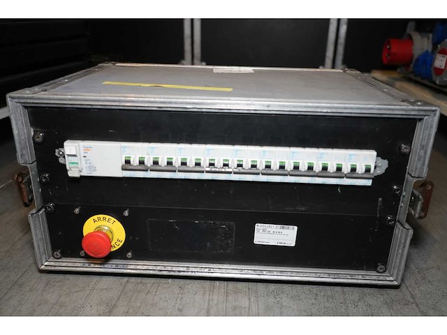 Psu cee 63 a in (8) + flightcase - afbeelding 2 van  2