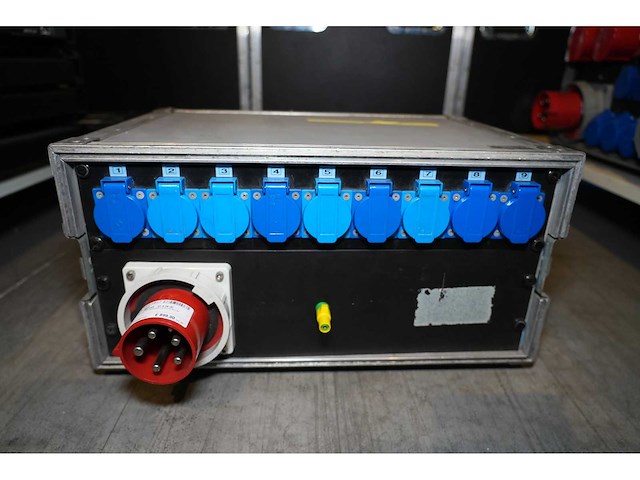 Psu cee 63 a in (8) + flightcase - afbeelding 1 van  2