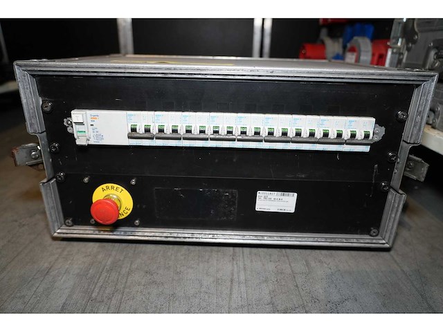 Psu cee 63 a in (8) + flightcase - afbeelding 2 van  2
