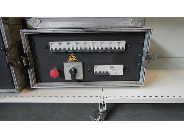 Psu cee 63 (incl grey flightcase) - afbeelding 1 van  1