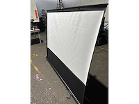 Pull up screen - afbeelding 1 van  1