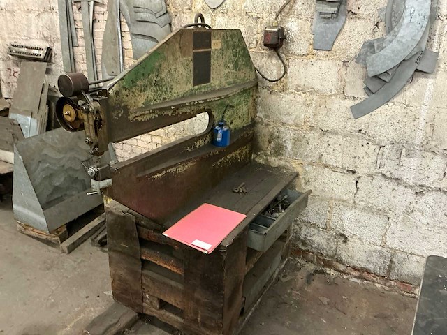 Pullmax al2072 oude knabbelschaarmachine - afbeelding 2 van  5