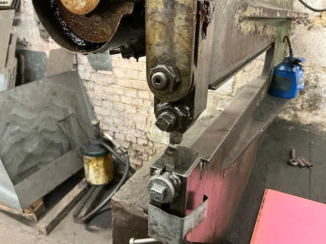 Pullmax al2072 oude knabbelschaarmachine - afbeelding 5 van  5