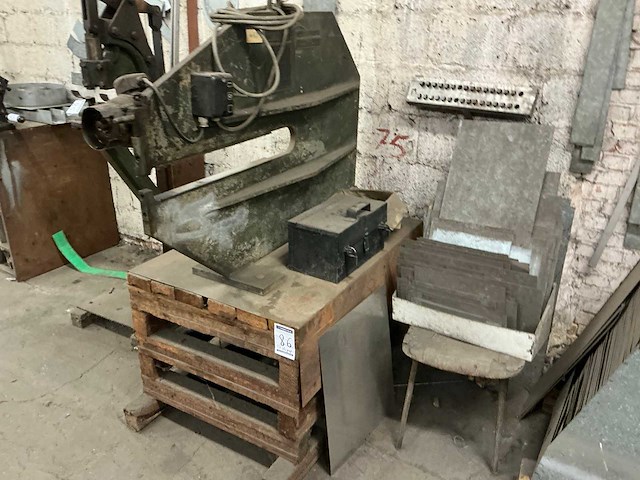 Pullmax al2494 oude knabbelschaarmachine - afbeelding 2 van  5