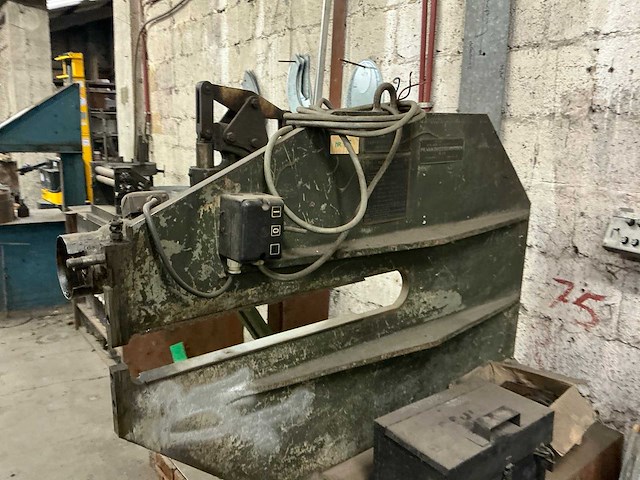 Pullmax al2494 oude knabbelschaarmachine - afbeelding 3 van  5