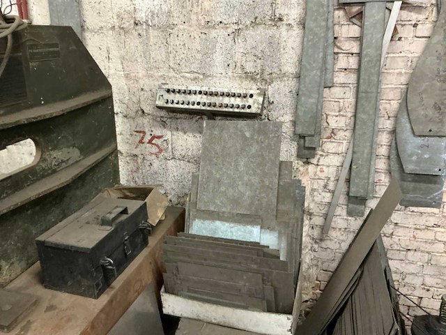 Pullmax al2494 oude knabbelschaarmachine - afbeelding 4 van  5