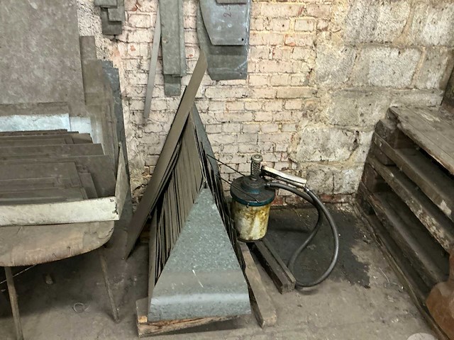 Pullmax al2494 oude knabbelschaarmachine - afbeelding 5 van  5