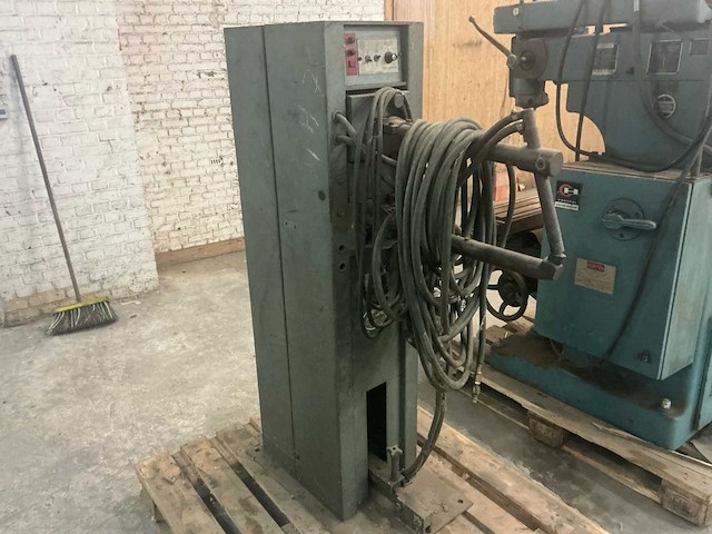 Puntlasmachine - afbeelding 2 van  5