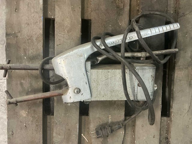 Puntlasmachine - afbeelding 3 van  3