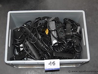 Pvc bak inhoudend diverse stekkerdozen - afbeelding 1 van  2