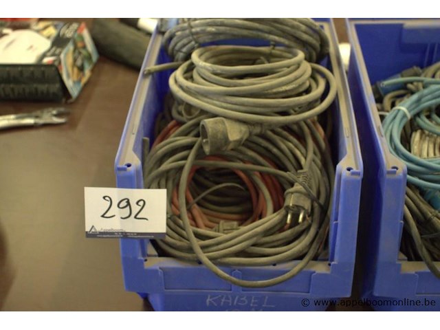 Pvc bak inhoudende elektrakabel - afbeelding 1 van  1