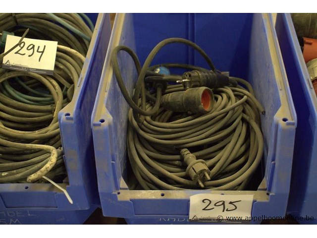 Pvc bak inhoudende elektrakabel - afbeelding 1 van  1