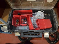 Pvc bak met platte schroevendraaiers, doos met 100 paklijstenenveloppen, 2-delige pvc vakken kist keter gevuld met moeren en bouten - afbeelding 7 van  10