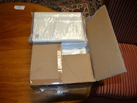 Pvc bak met platte schroevendraaiers, doos met 100 paklijstenenveloppen, 2-delige pvc vakken kist keter gevuld met moeren en bouten - afbeelding 8 van  10