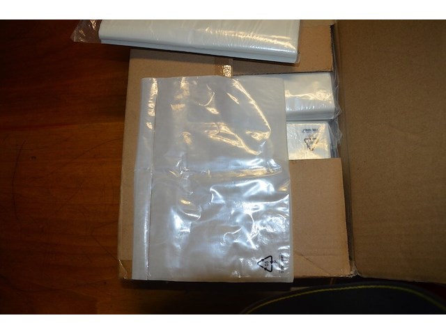 Pvc bak met platte schroevendraaiers, doos met 100 paklijstenenveloppen, 2-delige pvc vakken kist keter gevuld met moeren en bouten - afbeelding 9 van  10