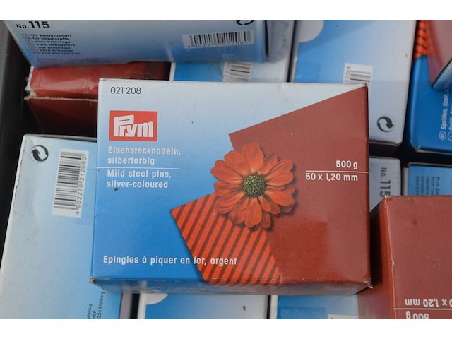 Pvc box met ca. 100 doosjes kopspelden inox - afbeelding 2 van  5