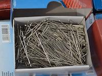 Pvc box met ca. 100 doosjes kopspelden inox - afbeelding 3 van  5