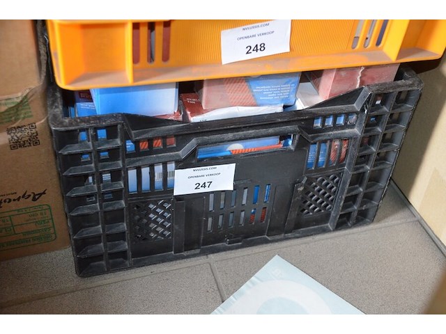 Pvc box met ca. 100 doosjes kopspelden inox - afbeelding 4 van  5