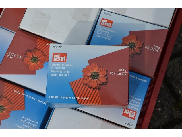 Pvc box met ca. 45 doosjes kopspelden inox - afbeelding 2 van  5