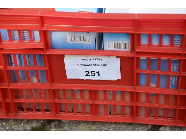Pvc box met ca. 45 doosjes kopspelden inox - afbeelding 5 van  5