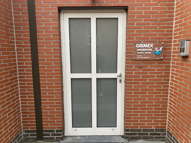 Pvc buitendeur - opendraaiend naar binnen (dubbel glas) - afbeelding 1 van  3