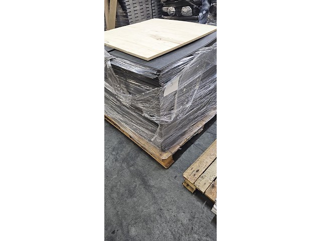 Pvc click 90m² - afbeelding 1 van  4