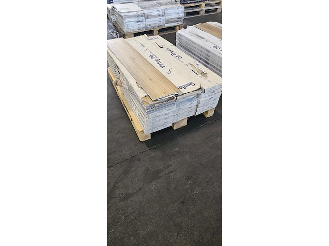 Pvc click geïntegreerd ondervloer 34m² - afbeelding 4 van  5
