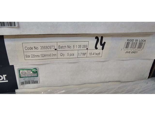 Pvc click geïntegreerd ondervloer 41m² - afbeelding 5 van  5