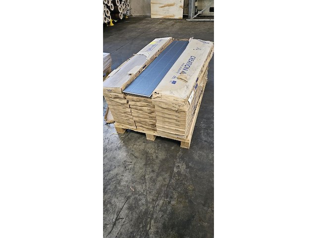 Pvc click geïntegreerd ondervloer 58m² - afbeelding 4 van  5