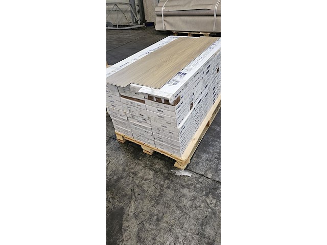 Pvc click geïntegreerd ondervloer 78m² - afbeelding 4 van  5