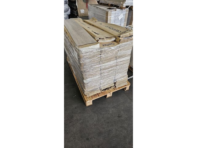 Pvc click geïntegreerd ondervloer 88m² - afbeelding 4 van  6