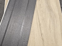 Pvc click geïntegreerd ondervloer 94m² - afbeelding 4 van  7